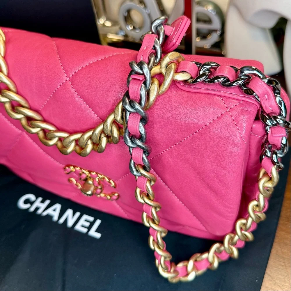 EUC CHANEL 19 Quilted Lambskin Leather Flap Bag in Shiny Pink